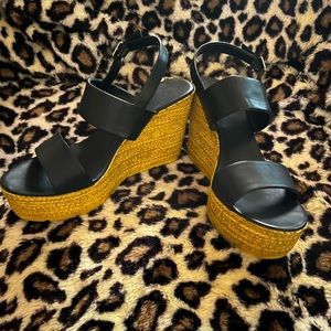 New never worn black sandal platform shoe . Great for going out.